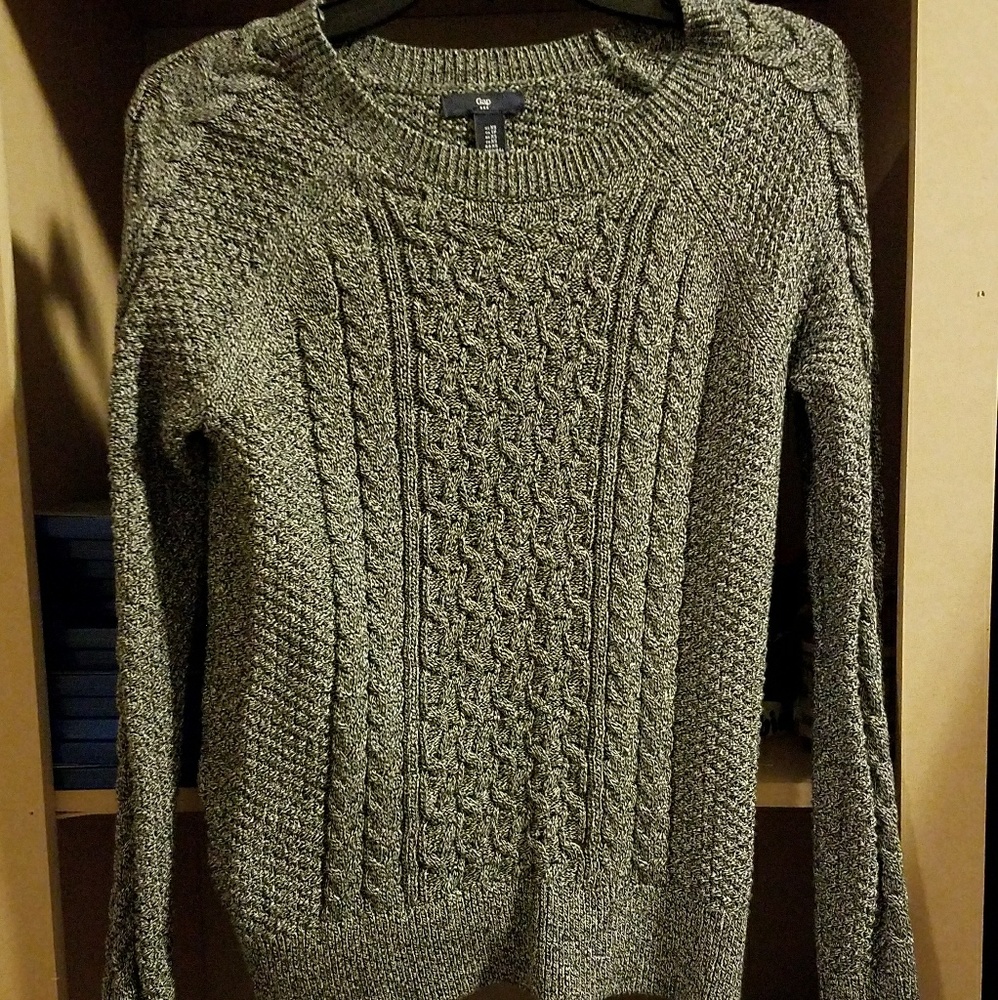 GAP crew sweater